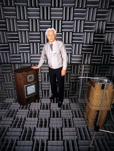 Akio Morita ở Trung tâm nghiên cứu của Sony