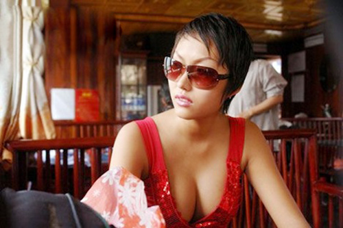 Những chiếc váy khêu gợi đến phản cảm, Thời trang, sao viet lo nguc, jennifer pham, phi thanh van, thanh lam, katie price, Jessica Lownde, vong 1, ngoi sao hollywood, my nhan viet