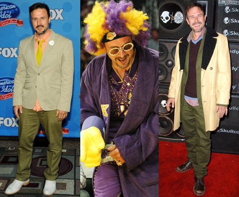 David Arquette đã ly hôn Courtney Cox, và người ta khẩn thiết yêu cầu Cox trở lại với người chồng cũ, chỉ vì sau khi độc thân trở lại, anh chồng cũ của cô thường xuyên ăn mặc kỳ quặc không thể chấp nhận nổi.